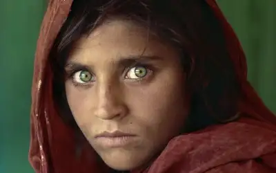 Afgan Kızı (Afghan Girl) - Steve McCurry