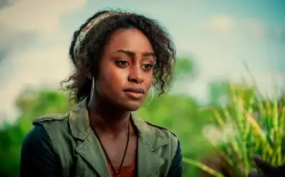 Gözlerinin Ardında (Behind Her Eyes)