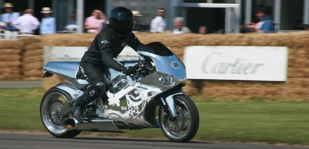 MTT Turbine Superbike Y2K