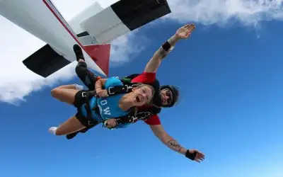 Paraşütle Atlama (Skydiving)