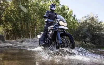 En İyi Enduro Motosikletler: Yol ve Arazi İçin En İyi 10 Enduro Motosiklet